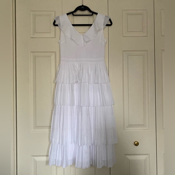 Banana Republic white tiered eyelet dress - Picture 2 of 6